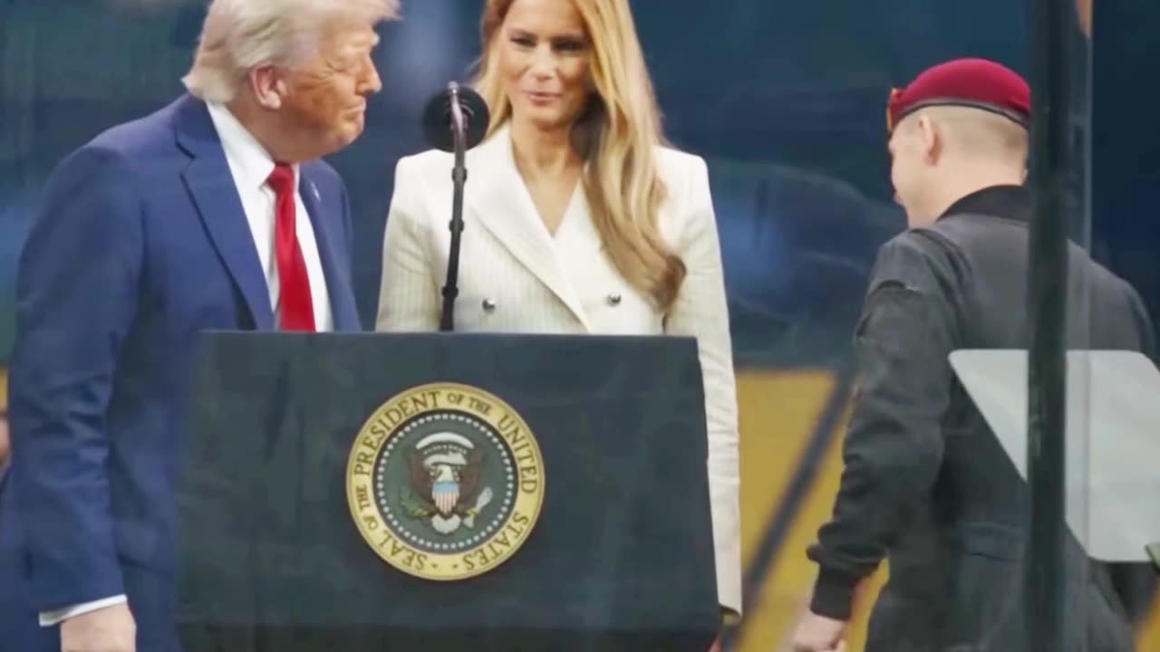 LOVE THAT BIG, BEAUTIFUL FLAG!!!❤️🇺🇸