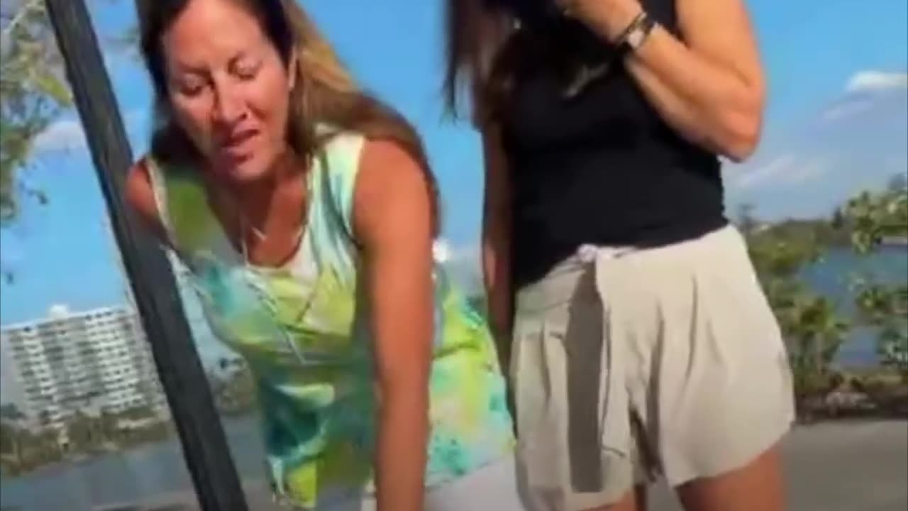 Escándalo por un banco en un parque en EE.UU.