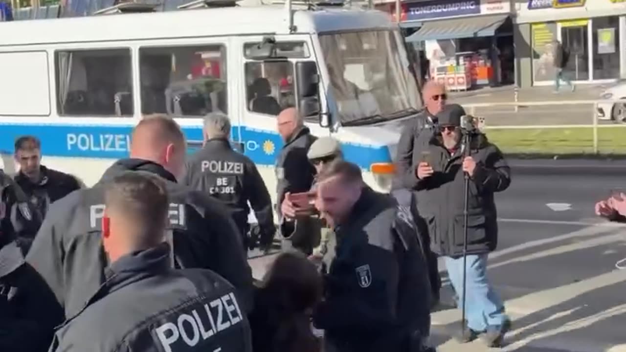 A 13 year old young girl was detained by police during a pro-Palestine demonstration in Berlin
