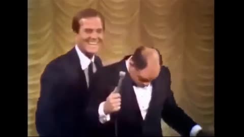 Don Rickles’ Wild Improv and Audience Antics – Comedy That Breaks All the Rules