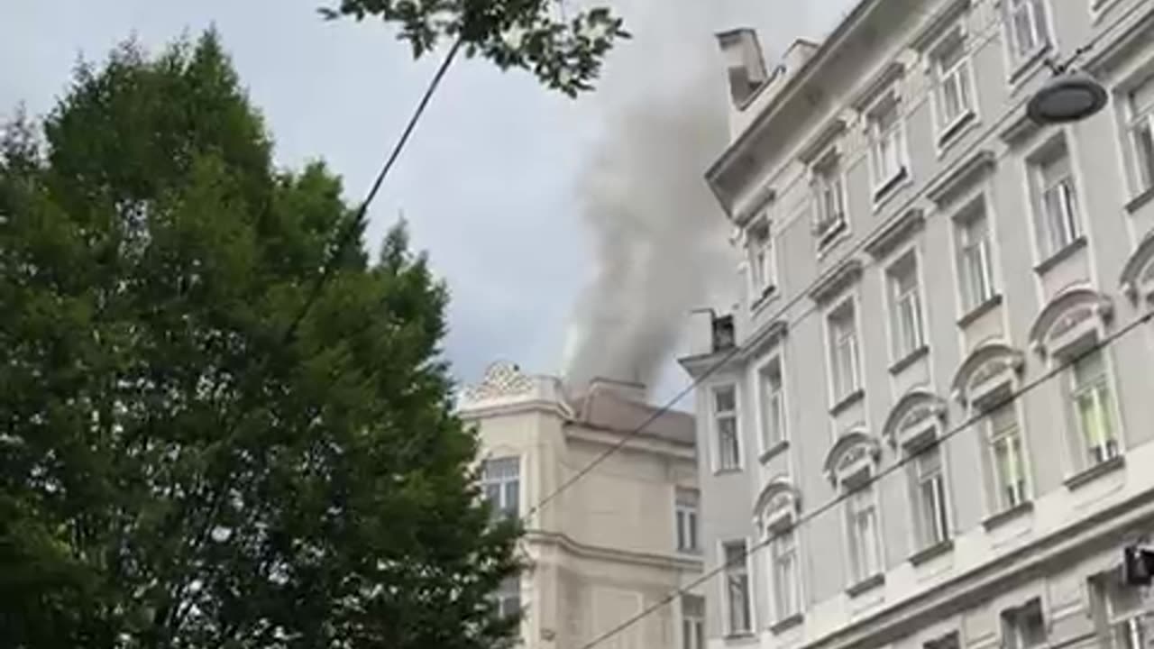 Dachstuhl in Flammen