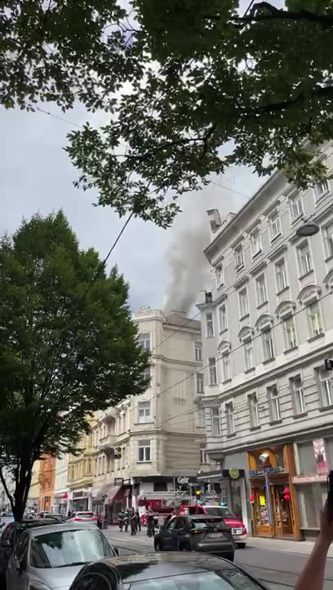 Dachstuhl in Flammen
