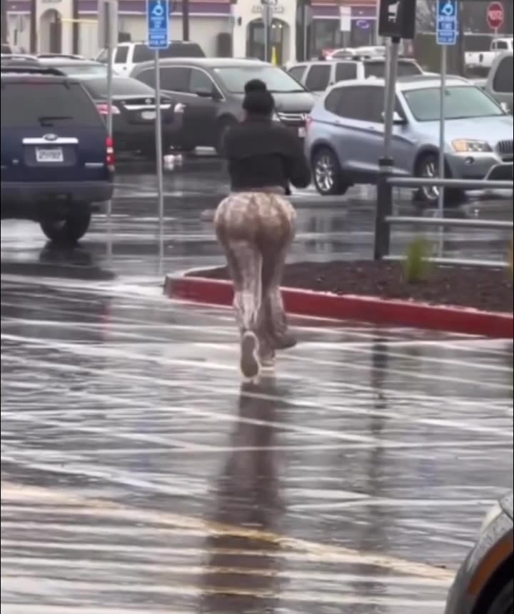 Im Jealous Of The Rain 🍑💦