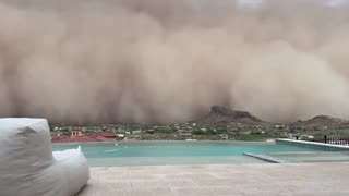 Incredible video shows dust storm blanketing Arizona