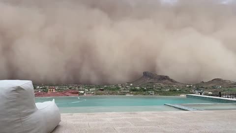 Incredible video shows dust storm blanketing Arizona