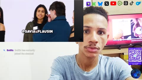 Reagindo ao conteúdo da transmissão sobre estourar o balão ou encontrar o seu amor.