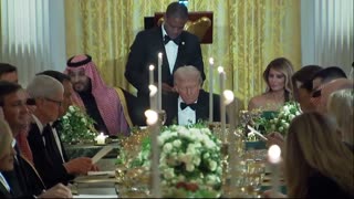 🚨 Trump sits down for dinner with MELANIA, Cristiano Ronaldo, JD Vance, Apple CEO Tim Cook