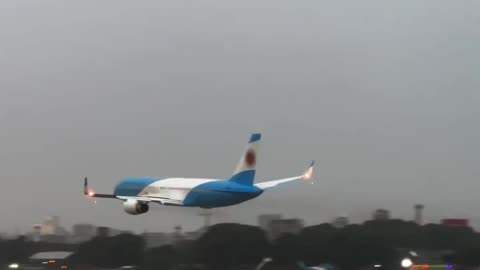 Argentine Boeing 757 makes low flight