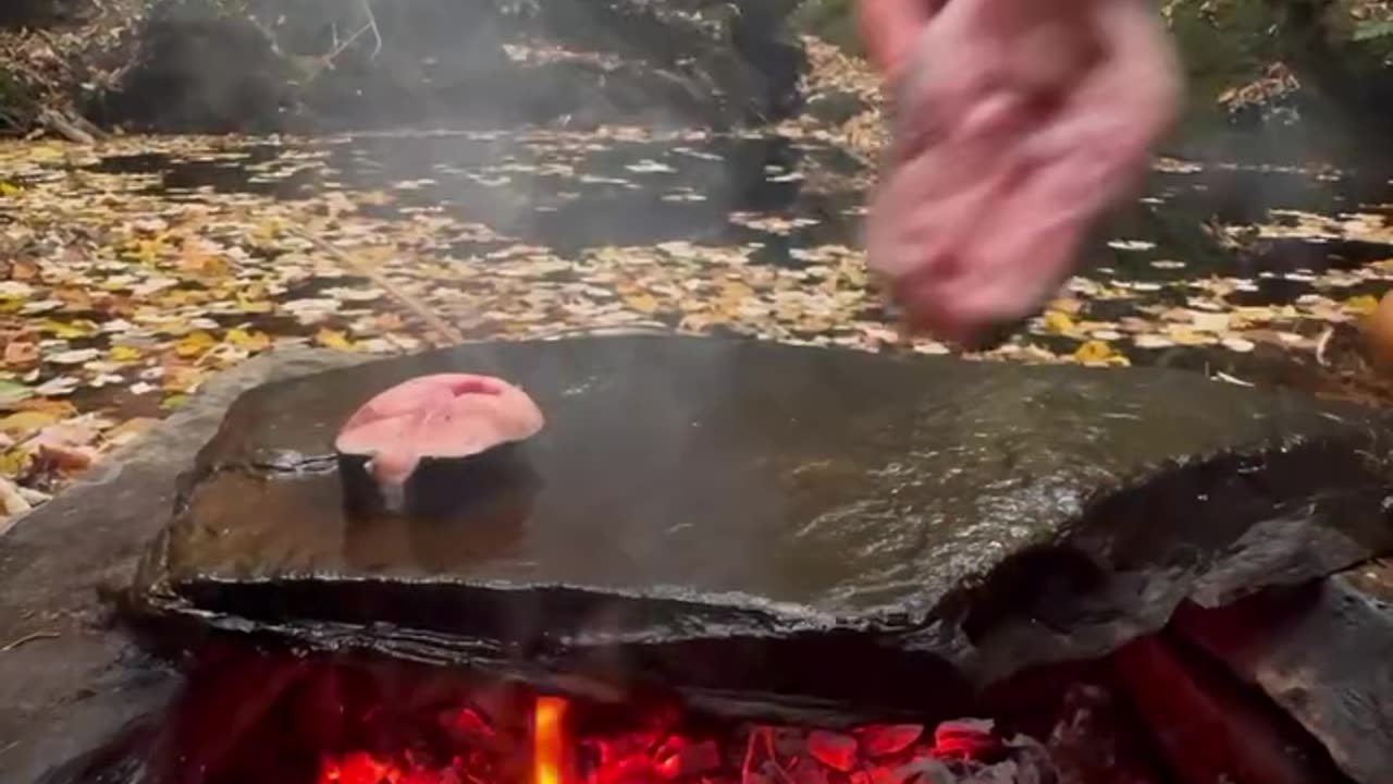 "Stone Cooking in the Wild – Mackerel, Tomatoes & Coffee Over Fire"