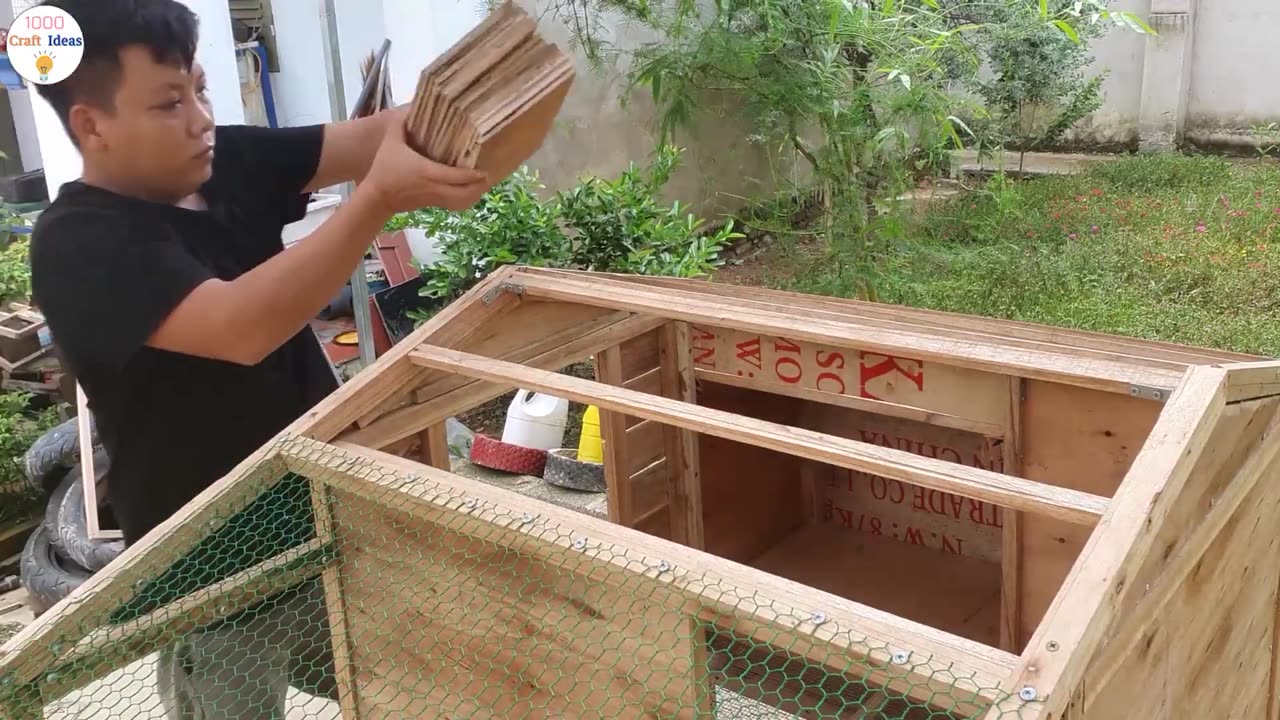 4 models of building the most beautiful chicken coop from bricks and wood..