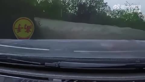 Overtaking a truck on a mountain road... risky