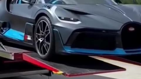 Watch Bugatti Get Unloaded! 🚗 Rapid Auto Shipping