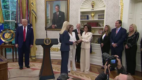 Pam Bondi swears in Jeanine Ferris Pirro in the Oval Office