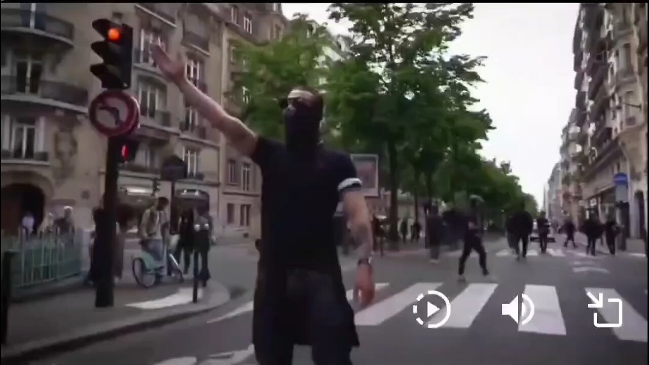 🇺🇸⚖️🇺🇸🗽🇺🇸🔒🇺🇸 "France belongs to the French, out with Macron"