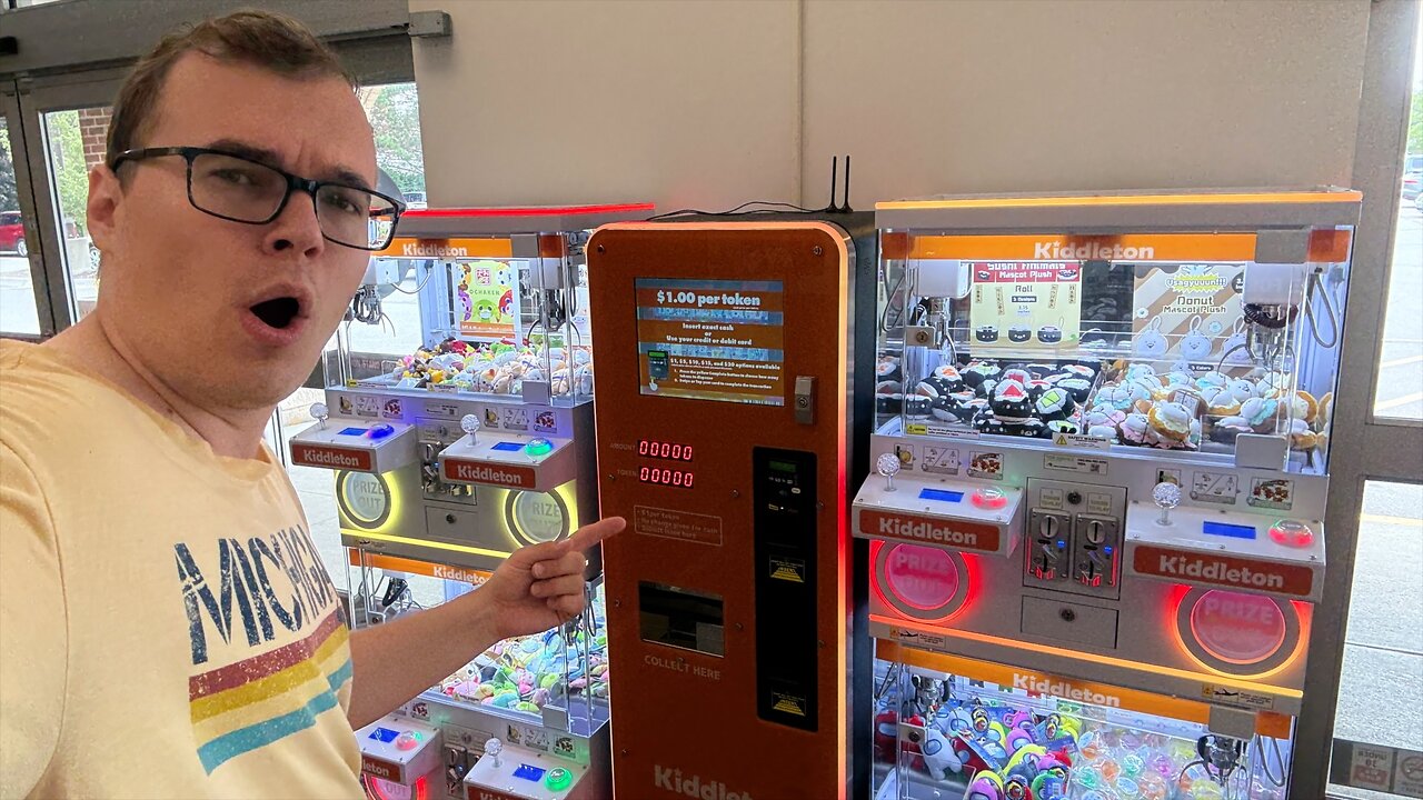 So Many Tiny Claw Machines!
