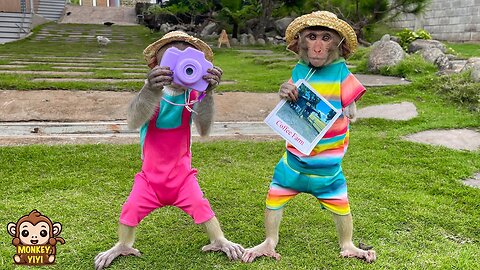 YiYi and YinYin distribute flyers to help coffee farms get customers