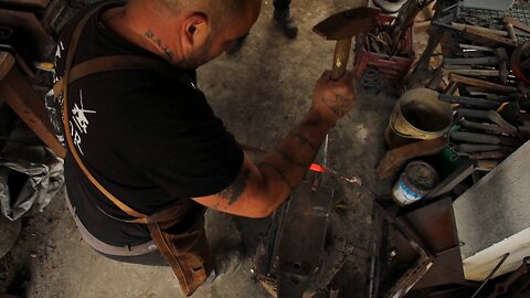 El herrero y la tradición que luchan por sobrevivir