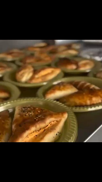 Someone help us, pleeeeaaaase... We are soon "Hungry"...