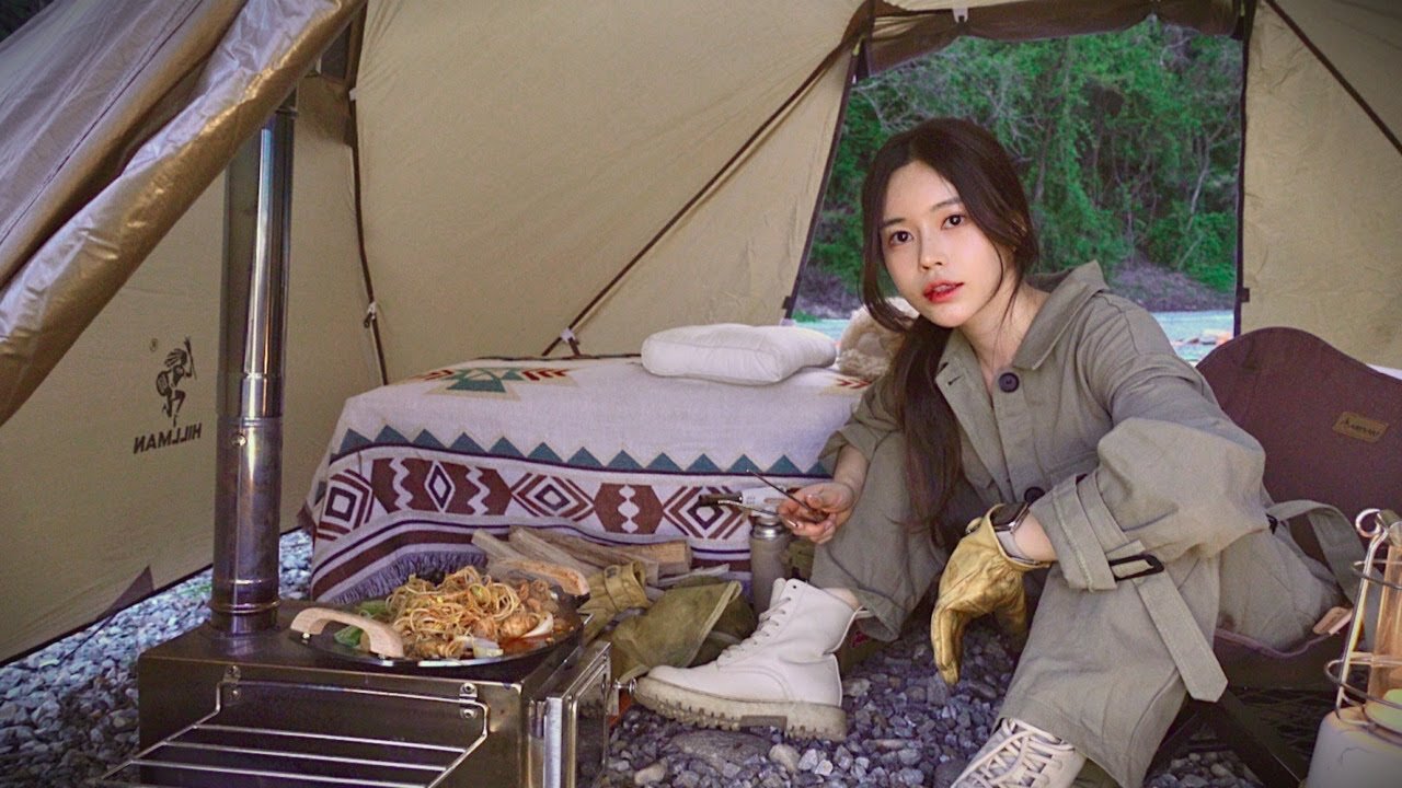 Solo camping at a campsite with a river view right in front | There is a subscriber event
