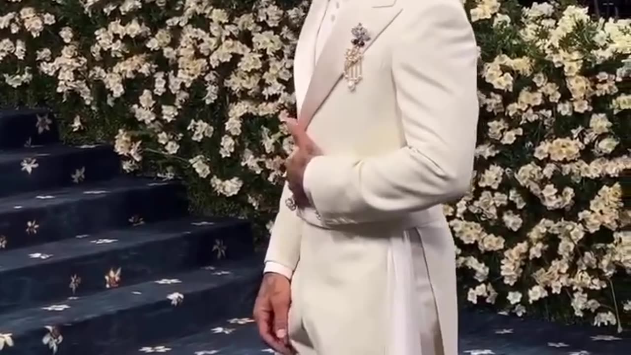 Met Gala 2025 Lewis Hamilton dapperly dressed!!!