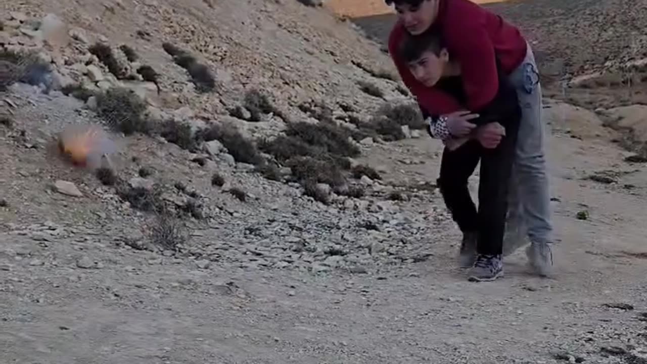 لا تسلم سلاحك