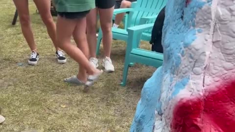 A woman painted over a beautiful mural honoring Charlie Kirk, make her famous!