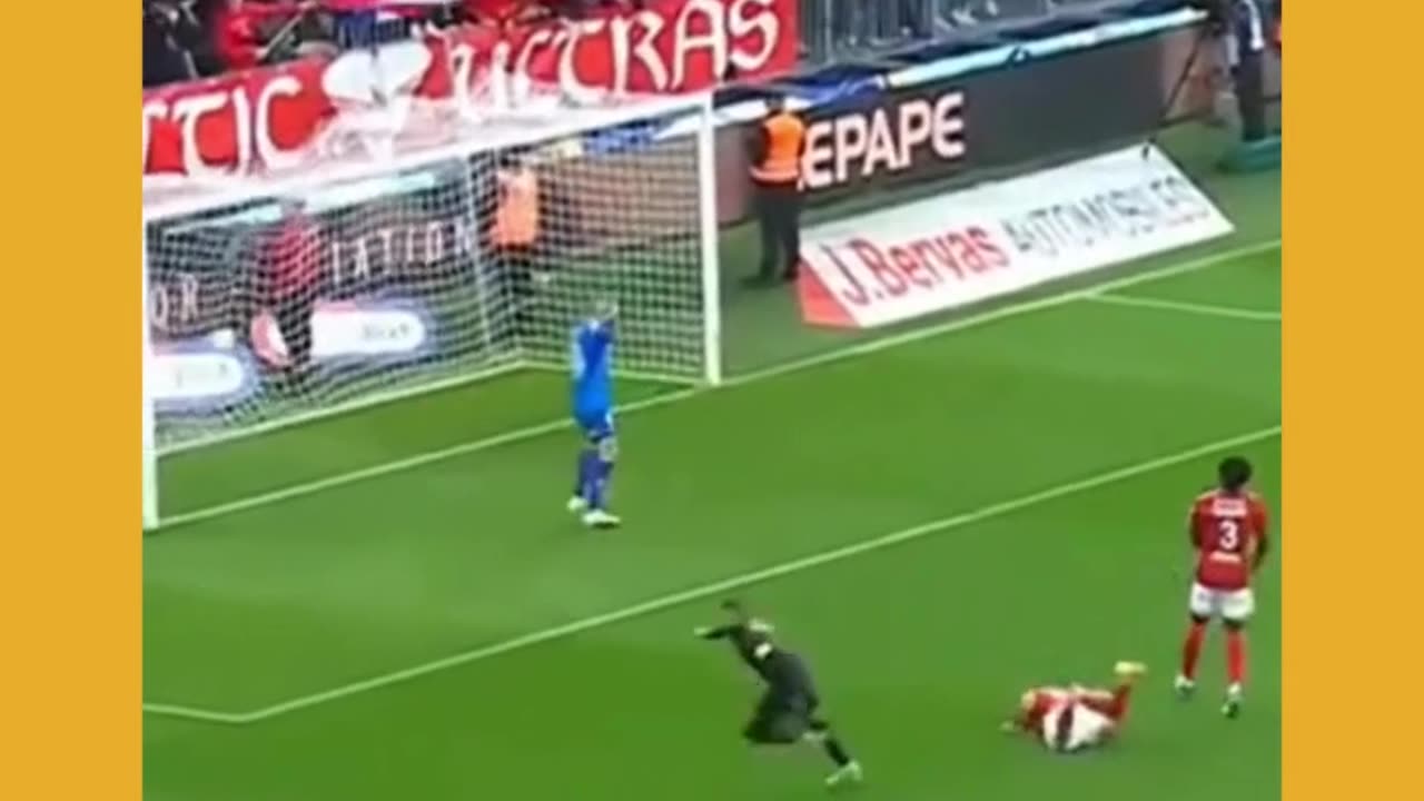 You’ve NEVER seen football skills like this before! ⚽🔥