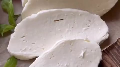 Making fresh mozzarella with only three ingredients