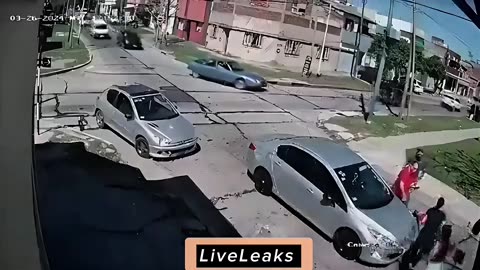 Caught on CCTV: Thief Try to Carjack Retired Federal Agent… It Backfires Fast
