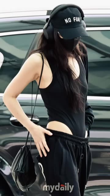 Blackpink Jennie Kpop 2025 airport