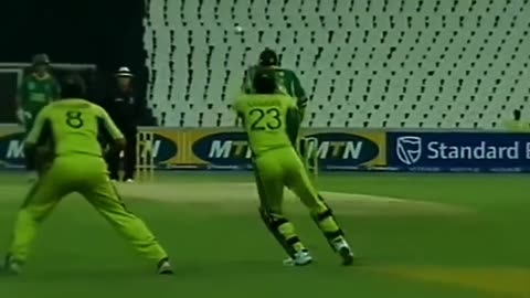 Mohammad Asif dismissed Graeme Smith