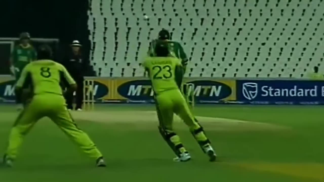 Mohammad Asif dismissed Graeme Smith