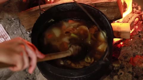 1830s Vegetable Soup Recipe | Cauldron Cooking in the Woods 1