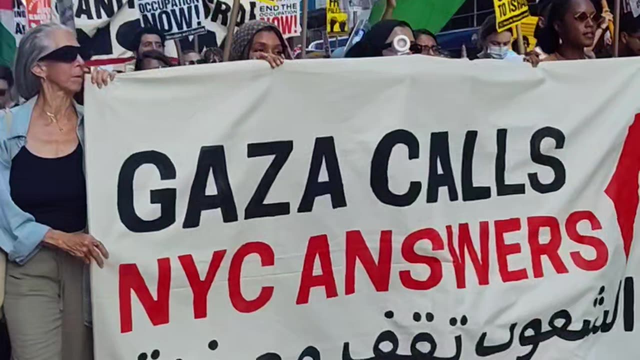 "STOP STARVING GAZA NOW" demand New Yorkers.