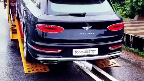 Watch This Bentley Unloaded in Style! 🚗 Enclosed Car Shipping!