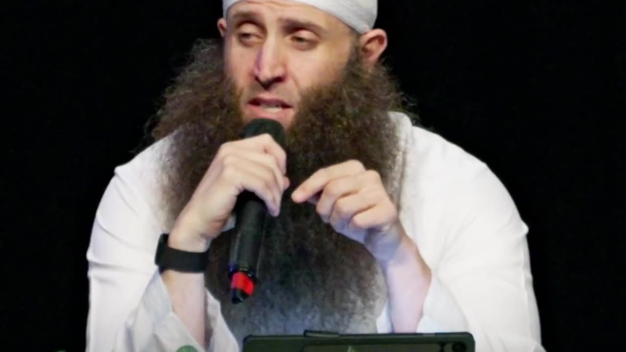 Heart's Connection: Attached to Allah's House