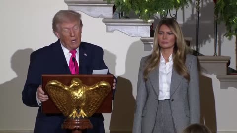 President Trump says he's building an arch like the ARC DE TRIOMPHE near the Arlington Bridge