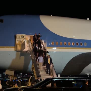 🚨President Trump arrives in Palm Beach at 2:30AM with his grandchildren, Elon, and X 🇺🇸