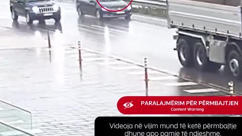 Pamje nga aksidenti tragjik në Qyshk të Pejës ku humbi jetën Zana Gjevukaj