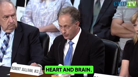 Doctor Reveals What COVID Vaccines Do to The Lungs in Just One Week
