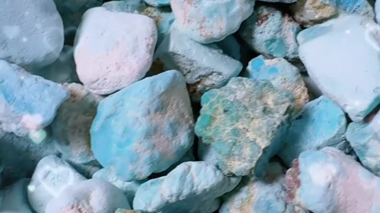 250618-5 Turquoise Rough: Color Blind Box Theater Under Stone Skin