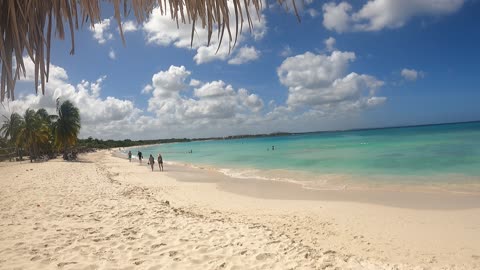 El Sonido del PARAÍSO Cubano: Relájate en Playa Guardalavaca.