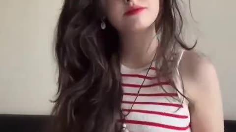 تخنقني حبها والله