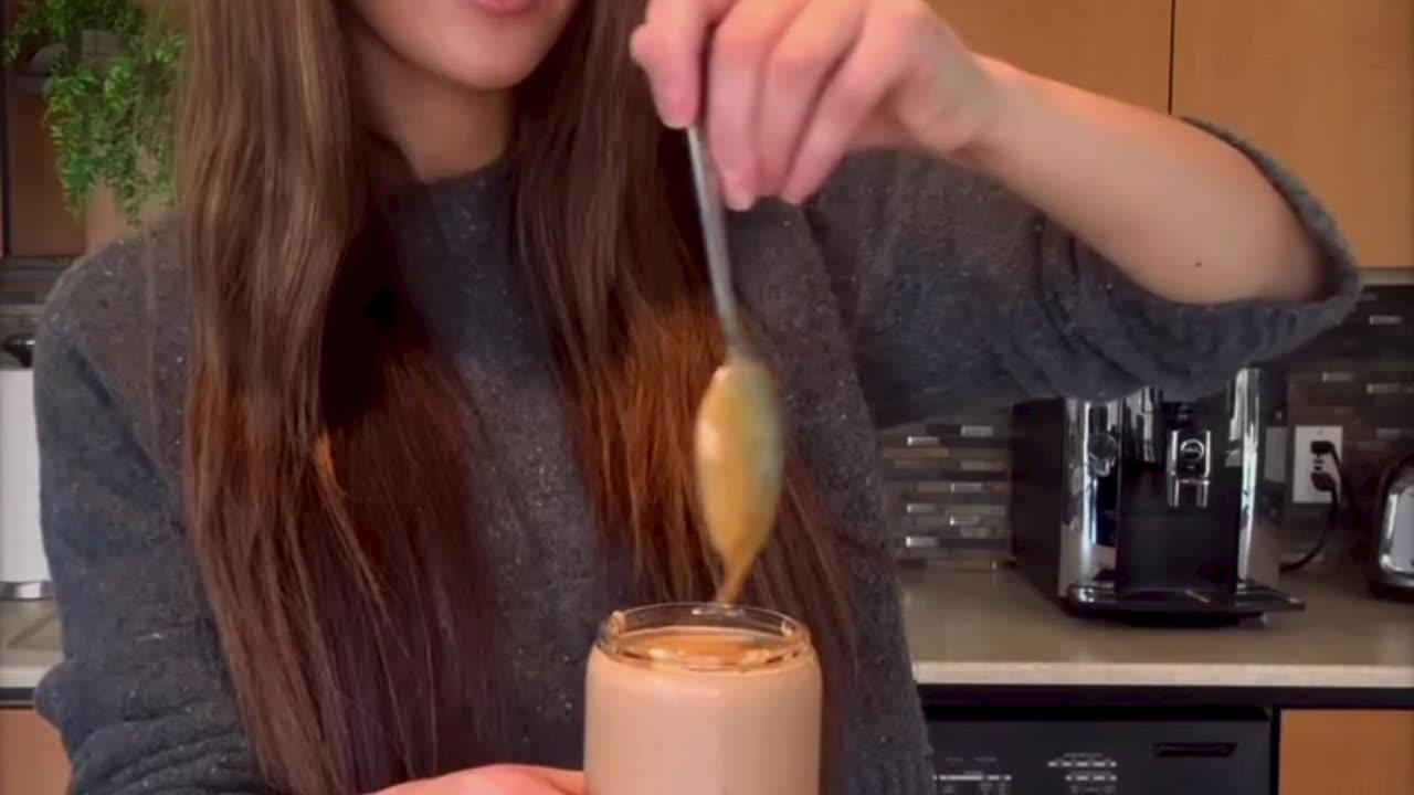 Indulge in this healthier liquid “snickers” bar. 🍫☺
