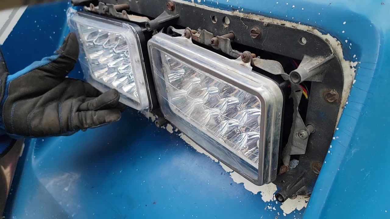 INSTALLING NEW LED HEADLIGHTS on the 2002 FREIGHTLINER CLASSIC