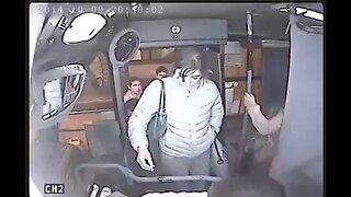 KARMA: Man tries to jump on the bus 🚌💥 and steal a lady's purse. Big time failure.💥 👮