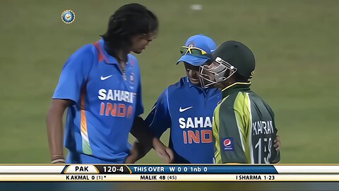 Big fight in cricket ground Kamran akmal vs ishant Sharma 🏏❤️😱🔥