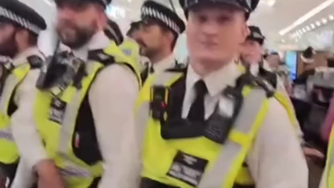 Many of Keir Starmer's police officers have beards.