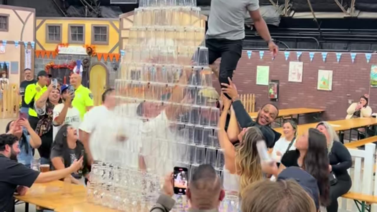 Shoulders Support Oktoberfest Cup Pyramid