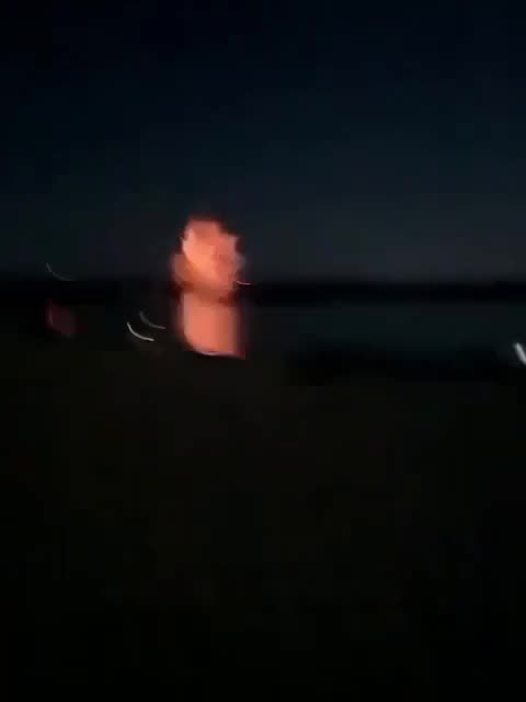 Local Crowd in Ecstasy! Strike on Communist-Built Rail Bridge in Kremenchuk